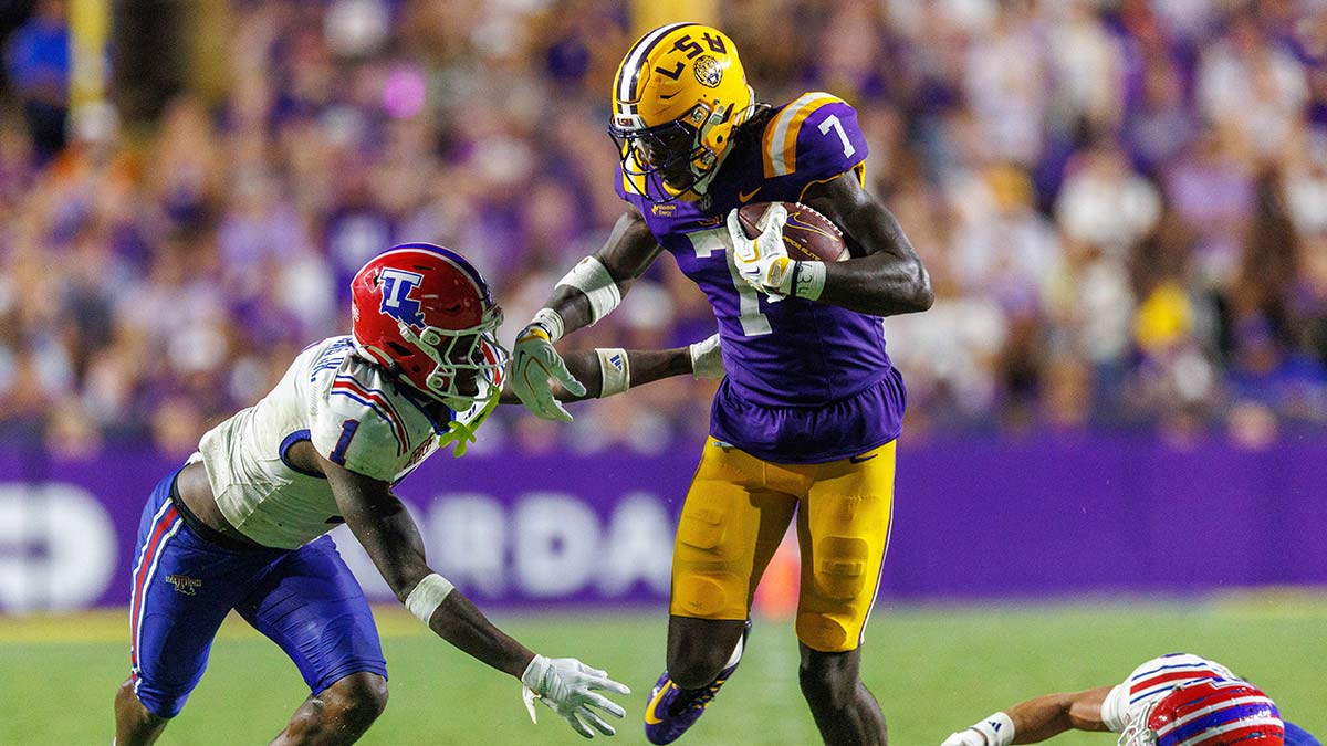 LSU Tight End Trey’Dez Green Carted Off Injured