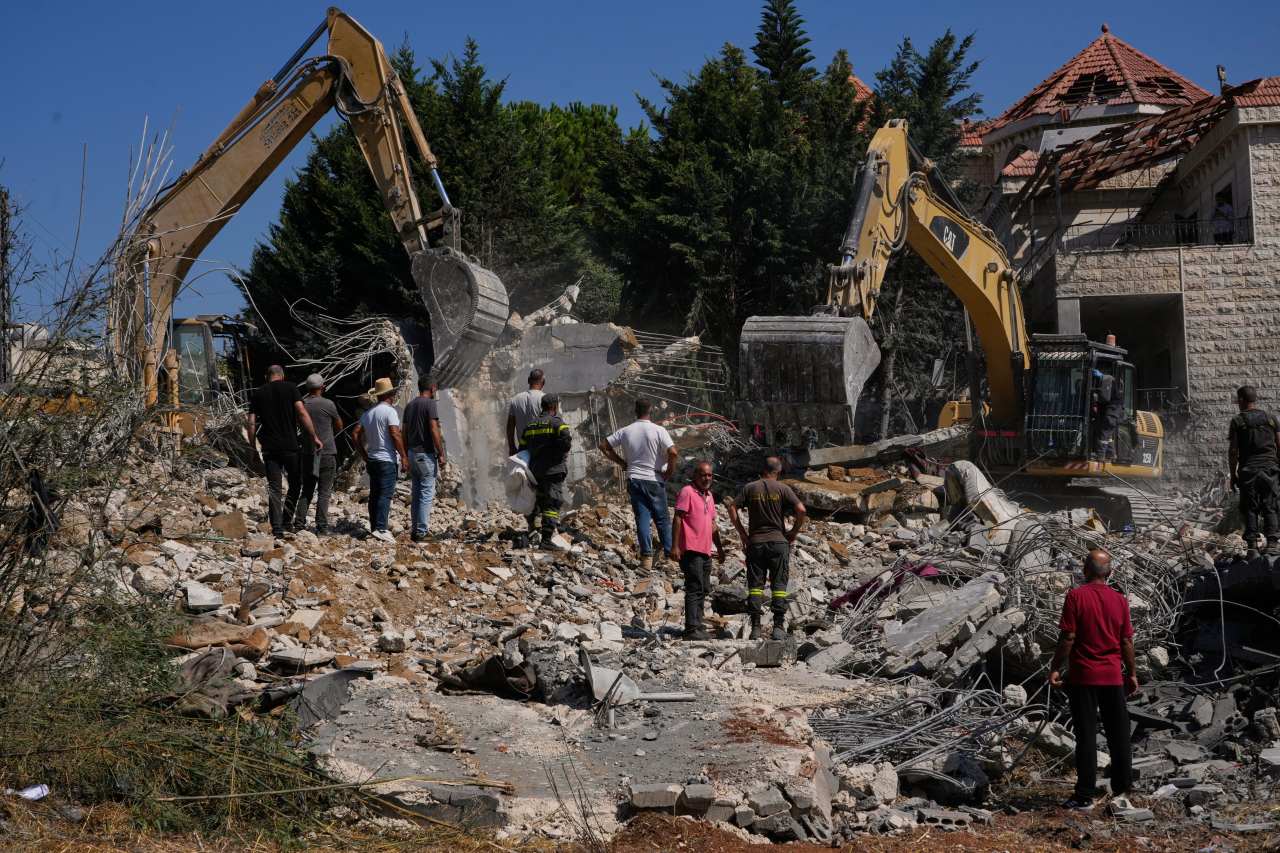 Israeli Airstrikes in Southern Lebanon Kill Nine People Amid Regional Escalation