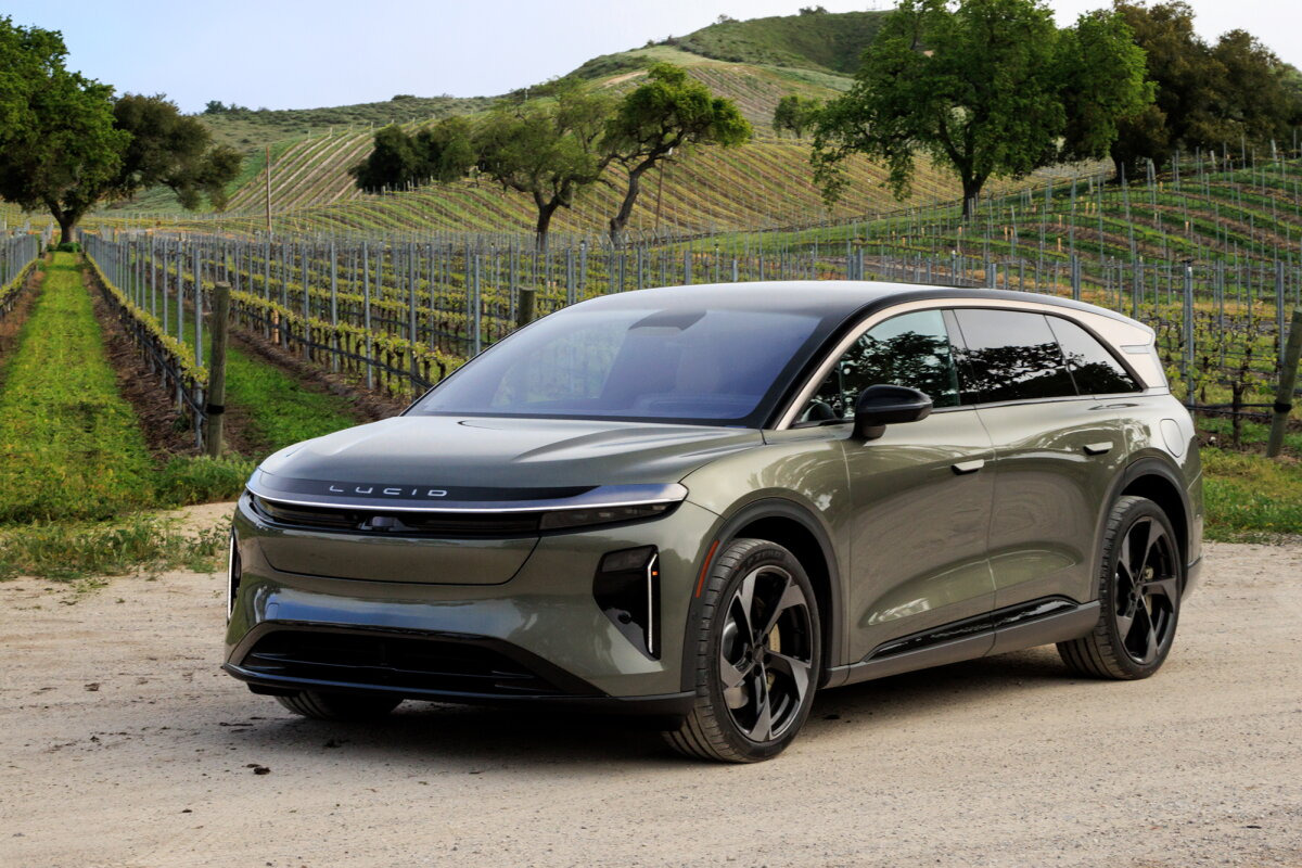 Lucid and Bolt Plan to Deploy 25,000 Electric Robotaxis Across Europe