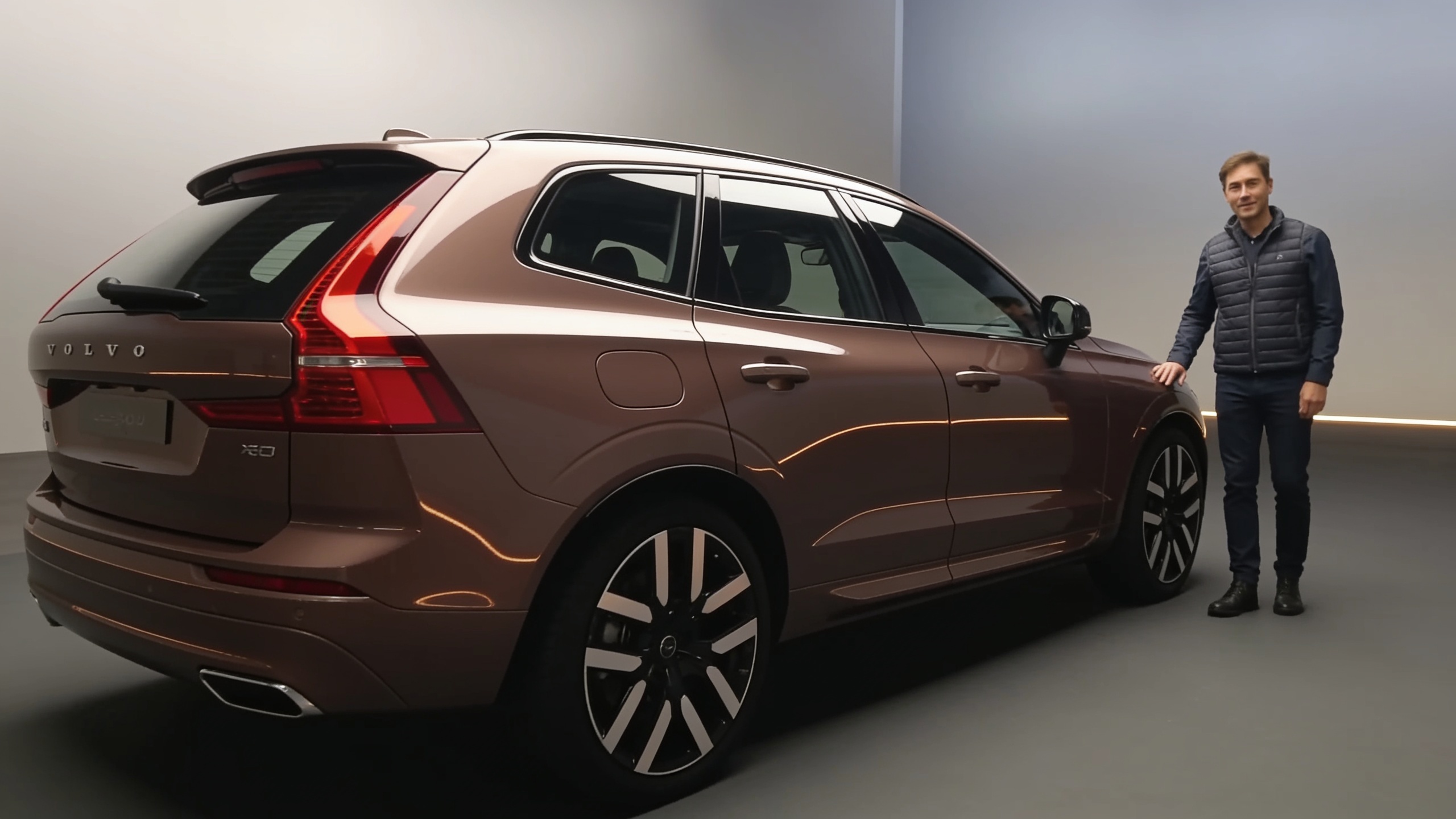 Volvo Substantially Upgrades XC60 and XC90 Plug-In Hybrid Driving Ranges