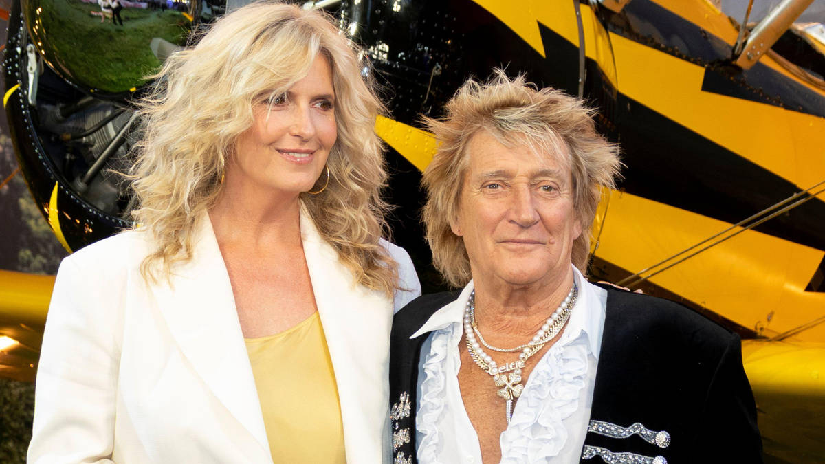 Rod Stewart resumes gym workouts following successful heart procedure and stent placement.