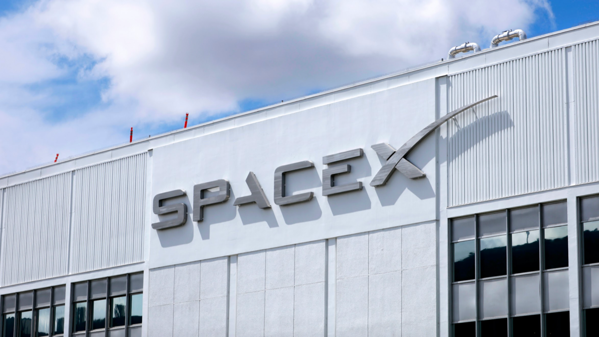 SpaceX Weighs Buying Failed Startups’ Data for AI