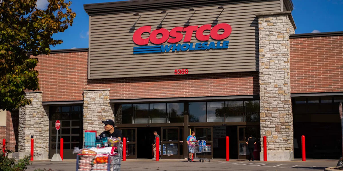 Costco reports strong fourth-quarter net sales rise of 11.2% to $93.9 billion.
