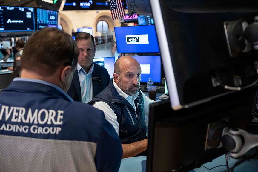 US Stocks Fall and Treasury Yields Rise Following Strong Jobs Report