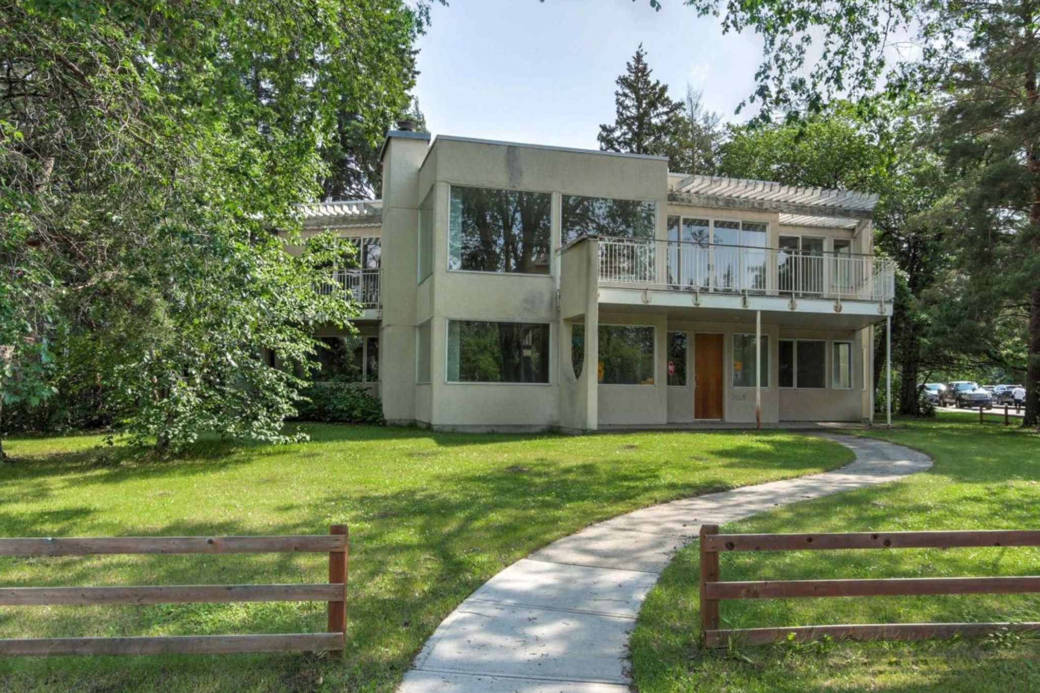 Luxury Home Tours and Global Real Estate Highlights Define Current Property Markets