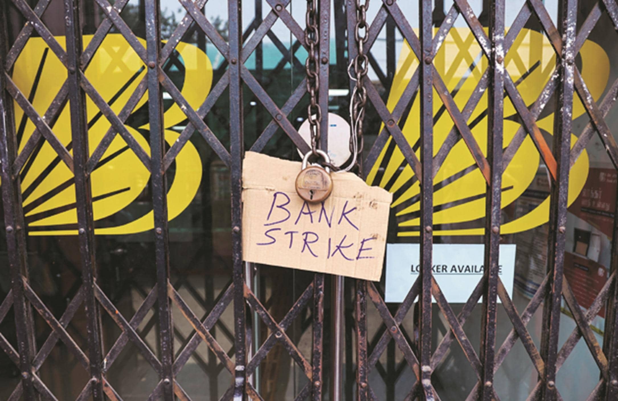 India Bank Unions Plan Three-Day Strike Threatening Month-End Remittance and Banking Services