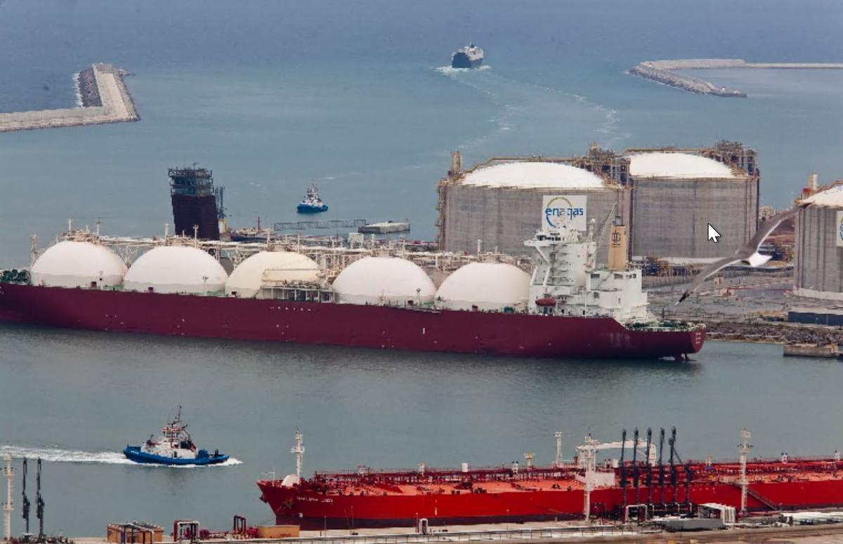 España contiene la fuga de buques cargados con gas natural a otros países