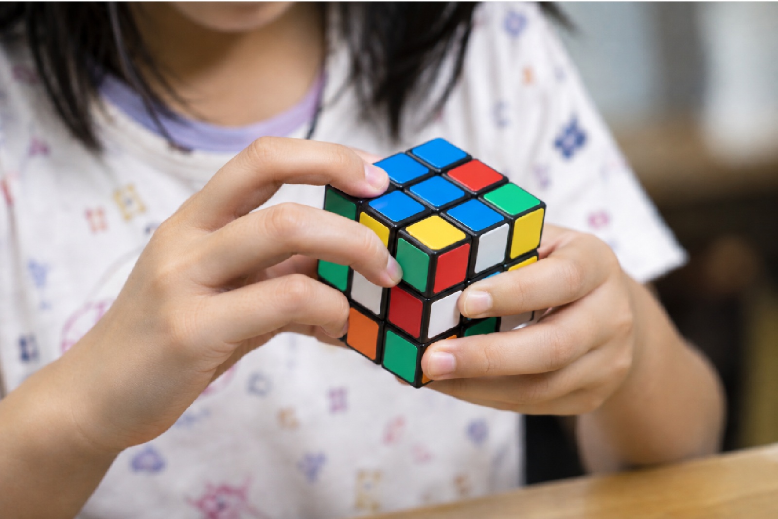 Six-Year-Old Chinese Girl Breaks Rubik’s Cube Record Twice