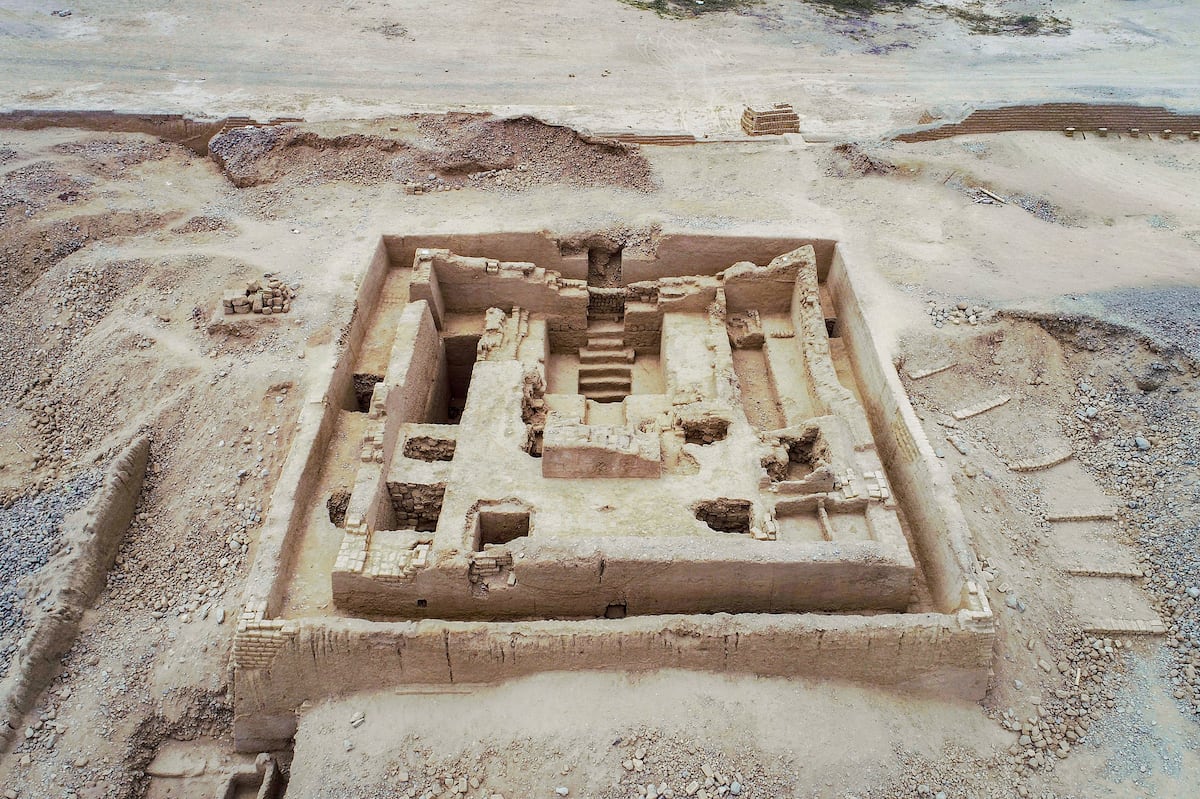 Peruvian Archaeologists Uncover Intact Chimú Tomb Containing 38 Burials in Ancient City