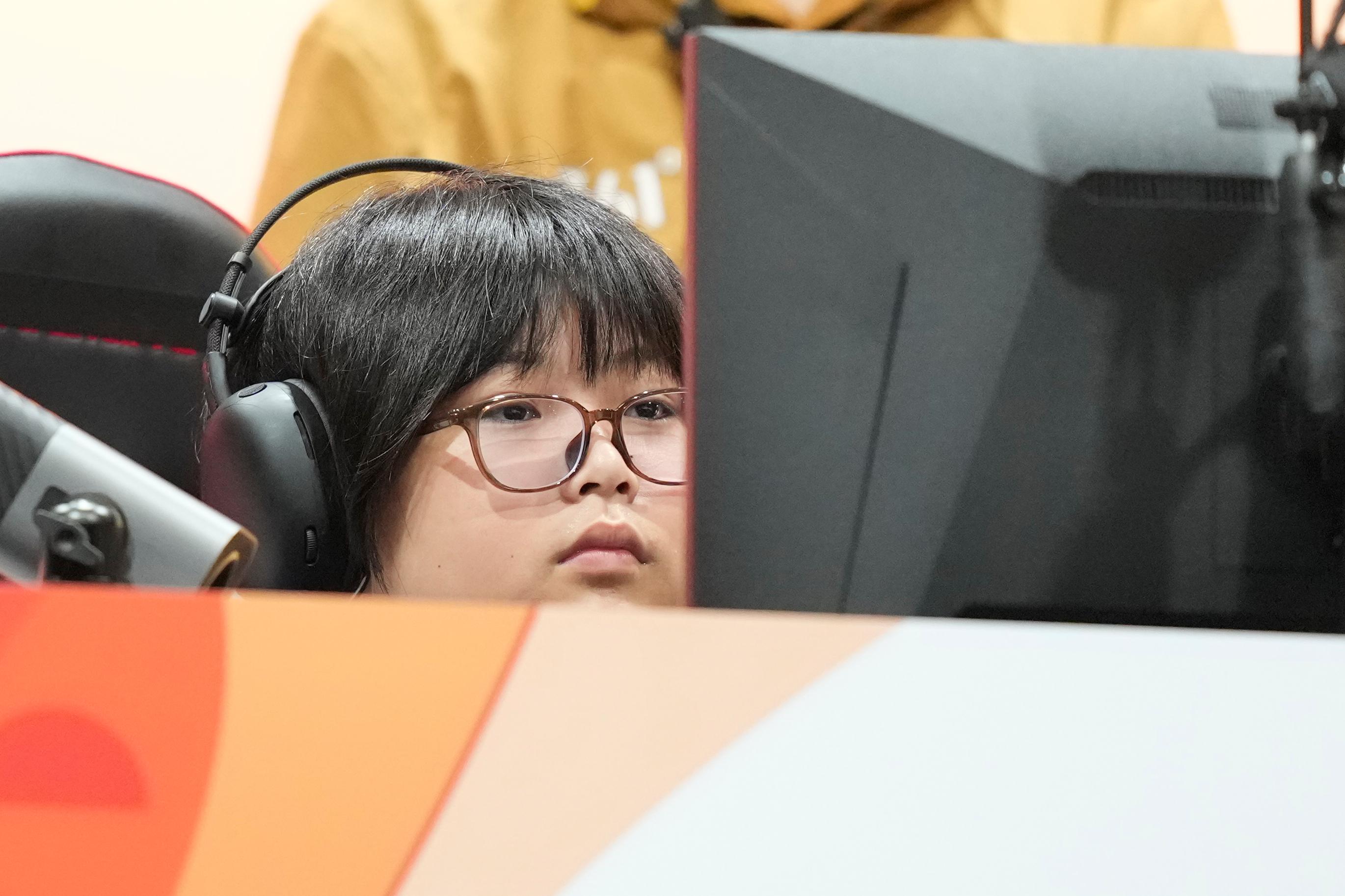 Japan's eleven-year-old Yuki Kurihara wins the Puyo Puyo gold medal at Asian Games.