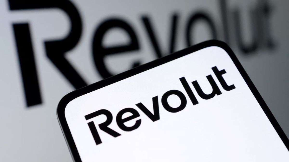 Hacker Claims Italian Police Breach, Revolut Data Theft