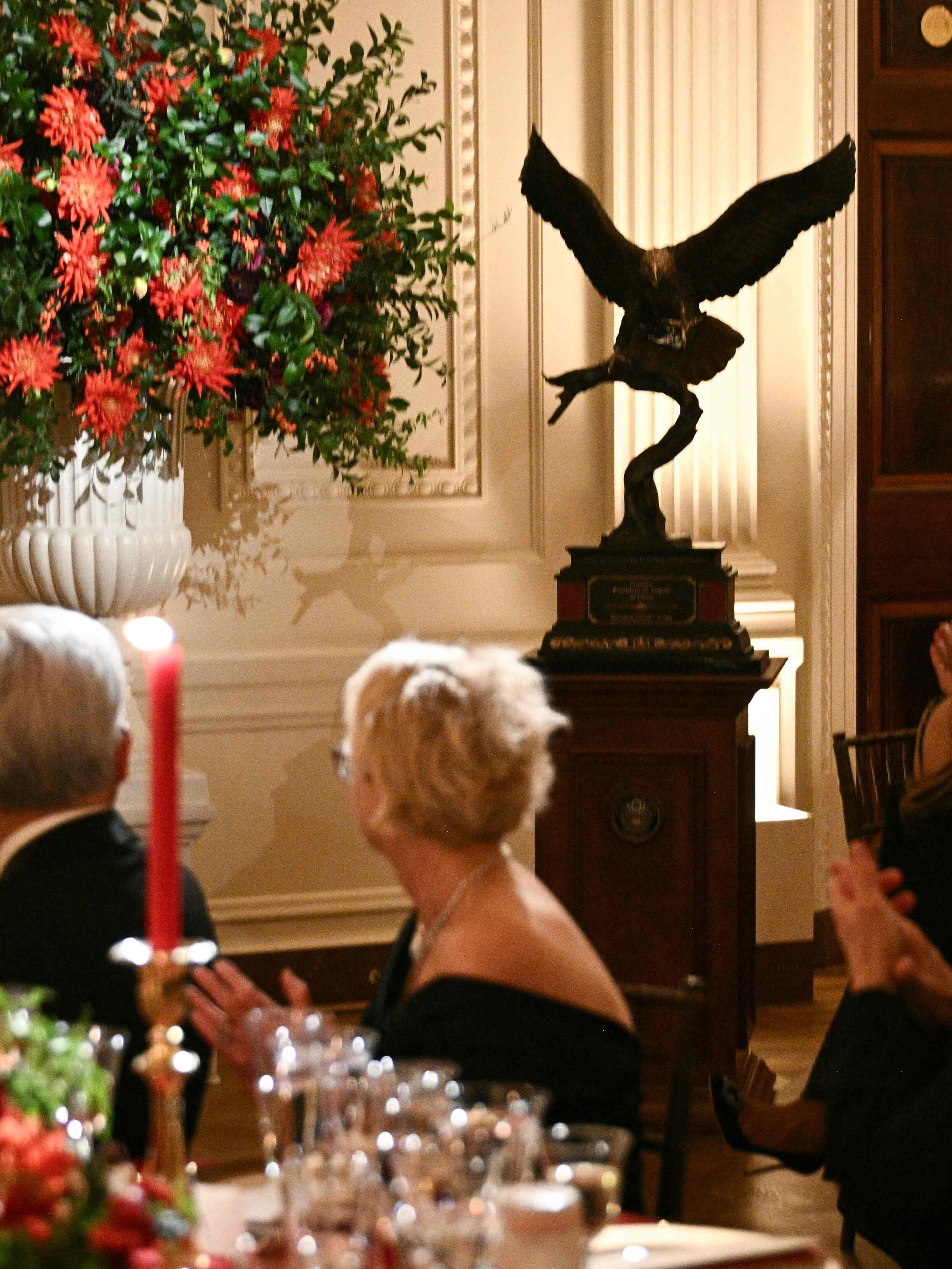 Trump Presents Xi With Bald Eagle Statue Amid Trade Talks and Protests