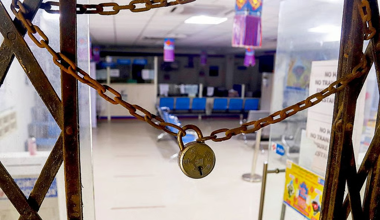 Bank unions plan a three-day nationwide strike after the Finance Ministry disputes five-day workweek claims.
