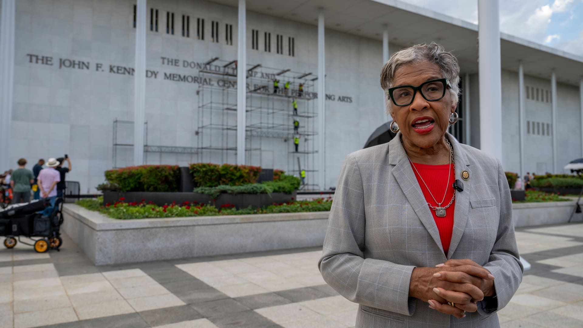 Beatty Challenges Immediate Kennedy Center Closure