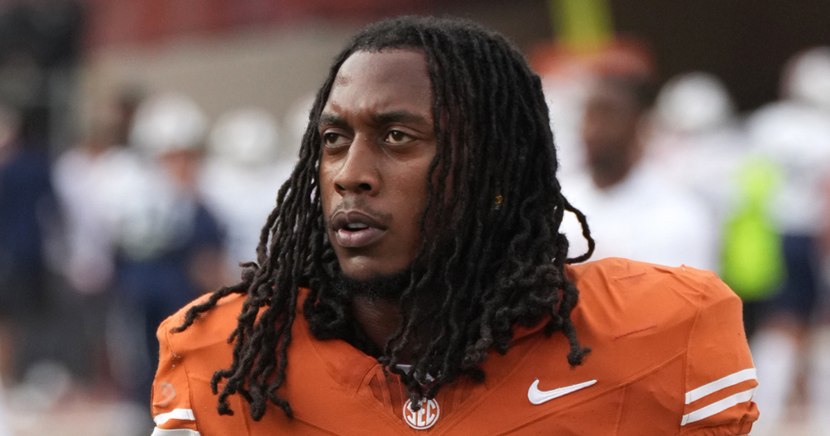 Texas Edge Rusher Colin Simmons Off Availability Report Ahead of Tennessee Clash