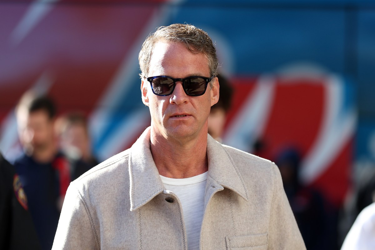 Lane Kiffin returns to face No. 8 Ole Miss in a high-stakes SEC showdown.