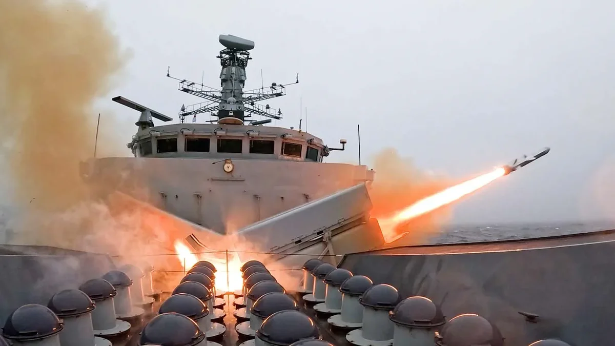 US and UK Forces Sink Decommissioned Frigate During Joint Exercise off Scotland