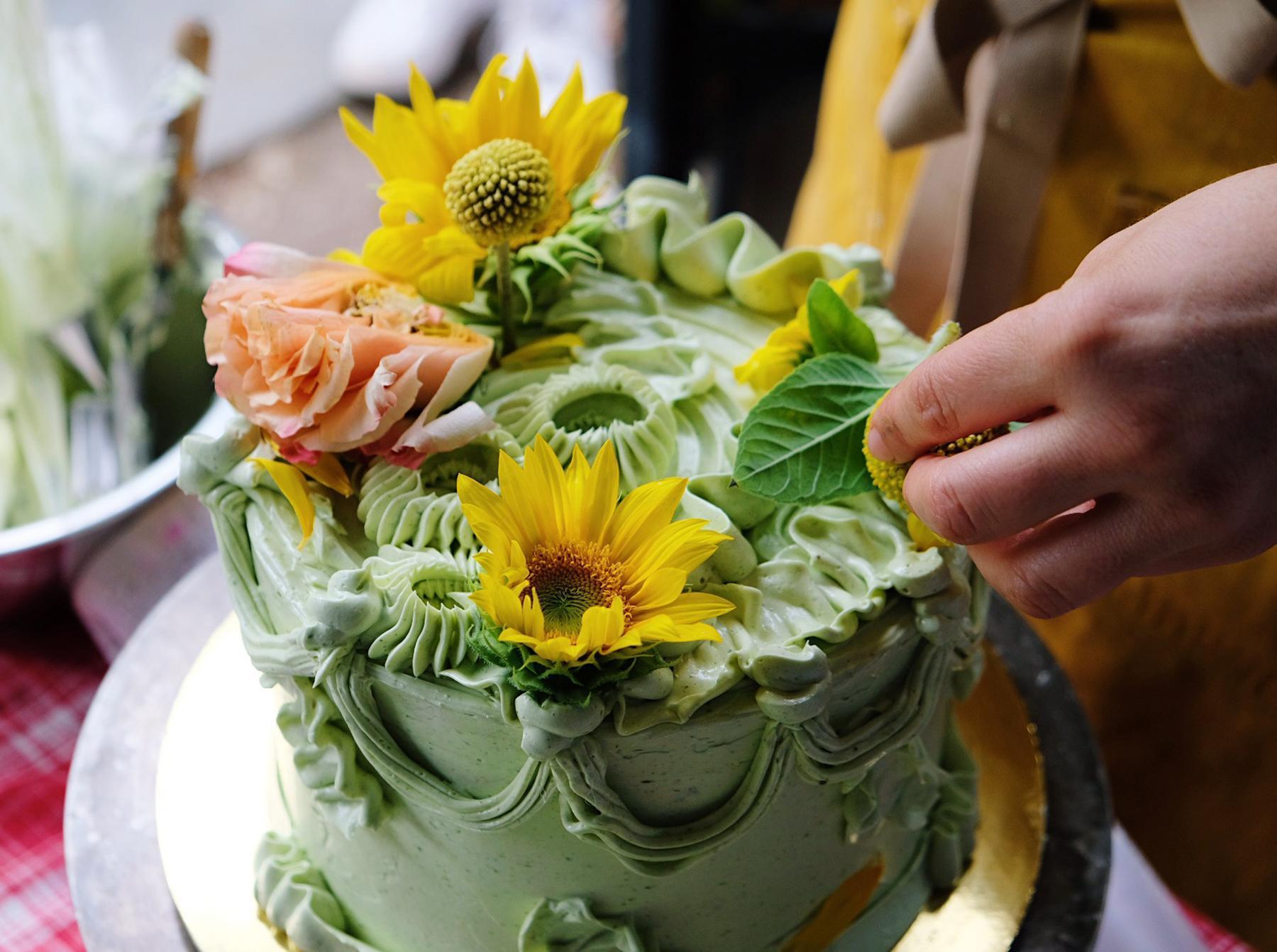 Master pastry chef Rose Wilde shares professional tips for decorating stunning cakes.