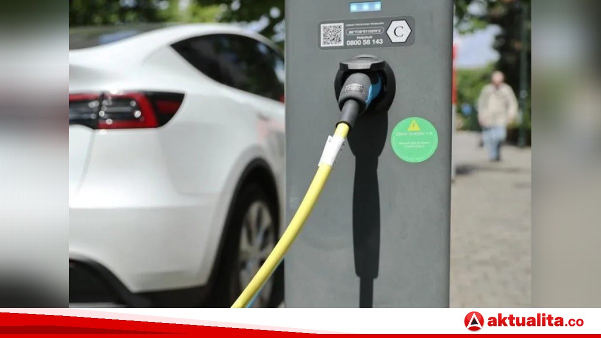 Electric Vehicle Charging Costs Spark Debate as Drivers Weigh Savings Against Barriers