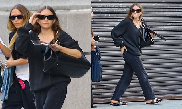 Mary-Kate and Ashley Olsen make a rare joint appearance in New York City.