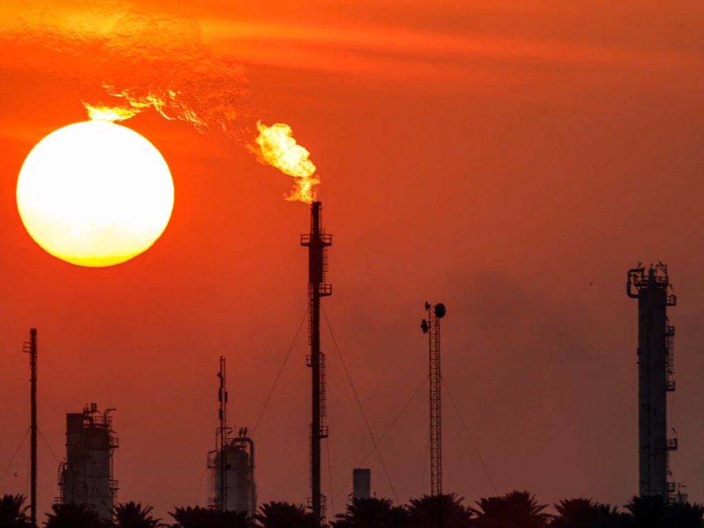 Oil Surges Past $100 and Tech Stocks Fall Amid Middle East Conflict