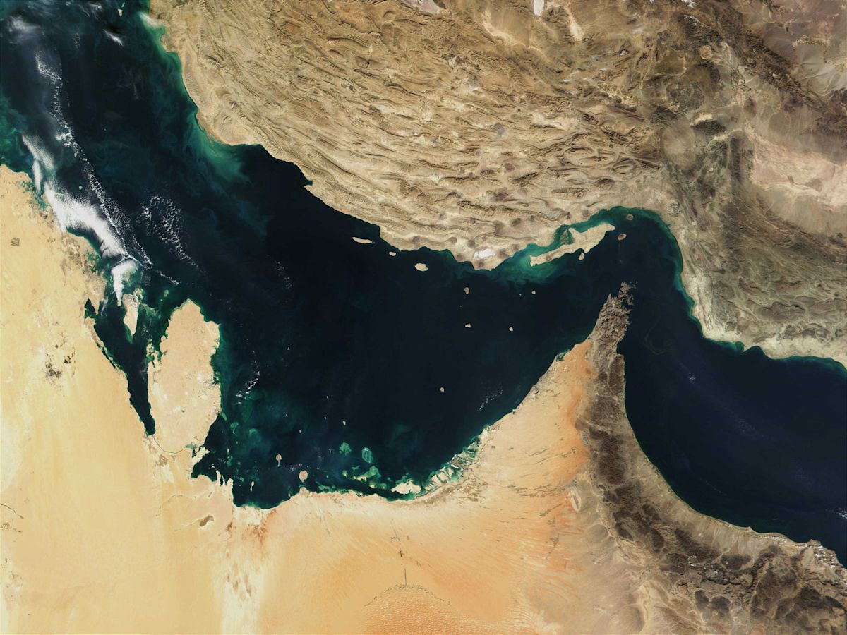 US Limits Tanker Protection in Strait of Hormuz Amid Persistent Attacks
