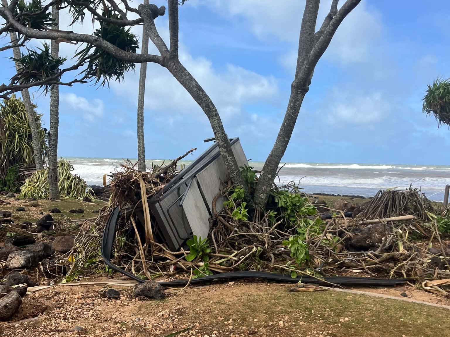 Hawaii Urges Tourists to Avoid Kauai as Island Recovers from Hurricane Lowell