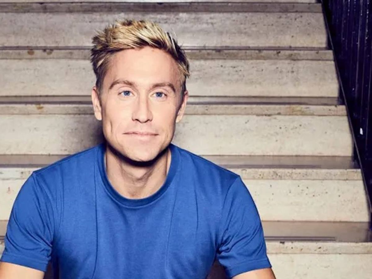 Comedian Russell Howard announces the death of his newborn son and launches memorial foundation.