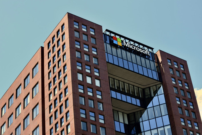Microsoft Patents In-Game Ad System Designed For Natural Gameplay Breaks