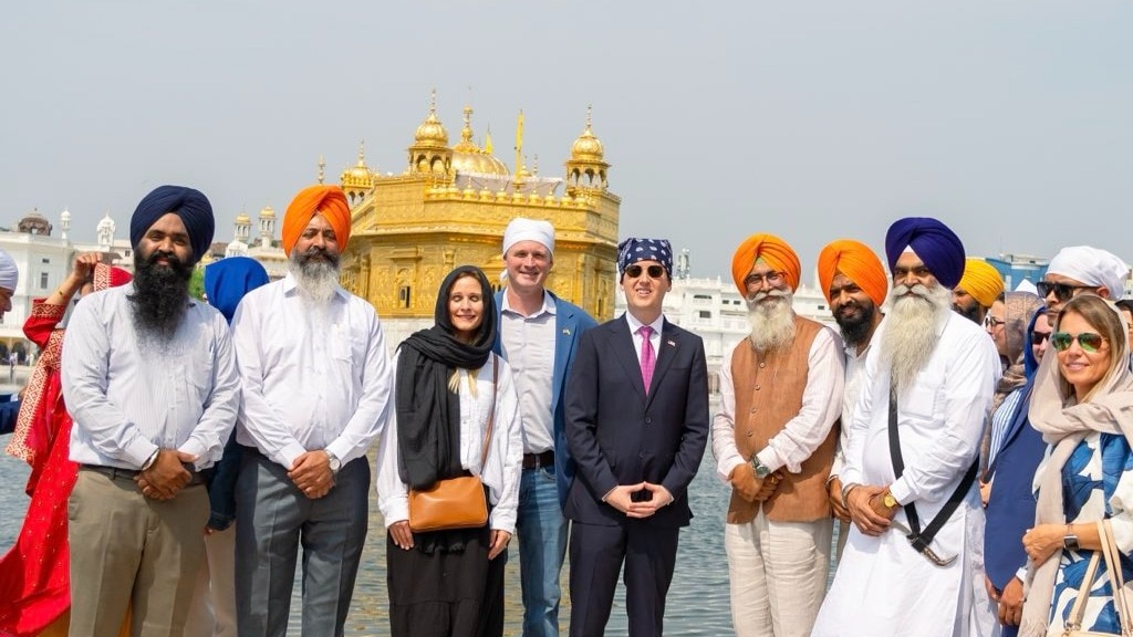 US Ambassador Sergio Gor Visits Golden Temple Amid Heavy Security and Regional Sensitivities
