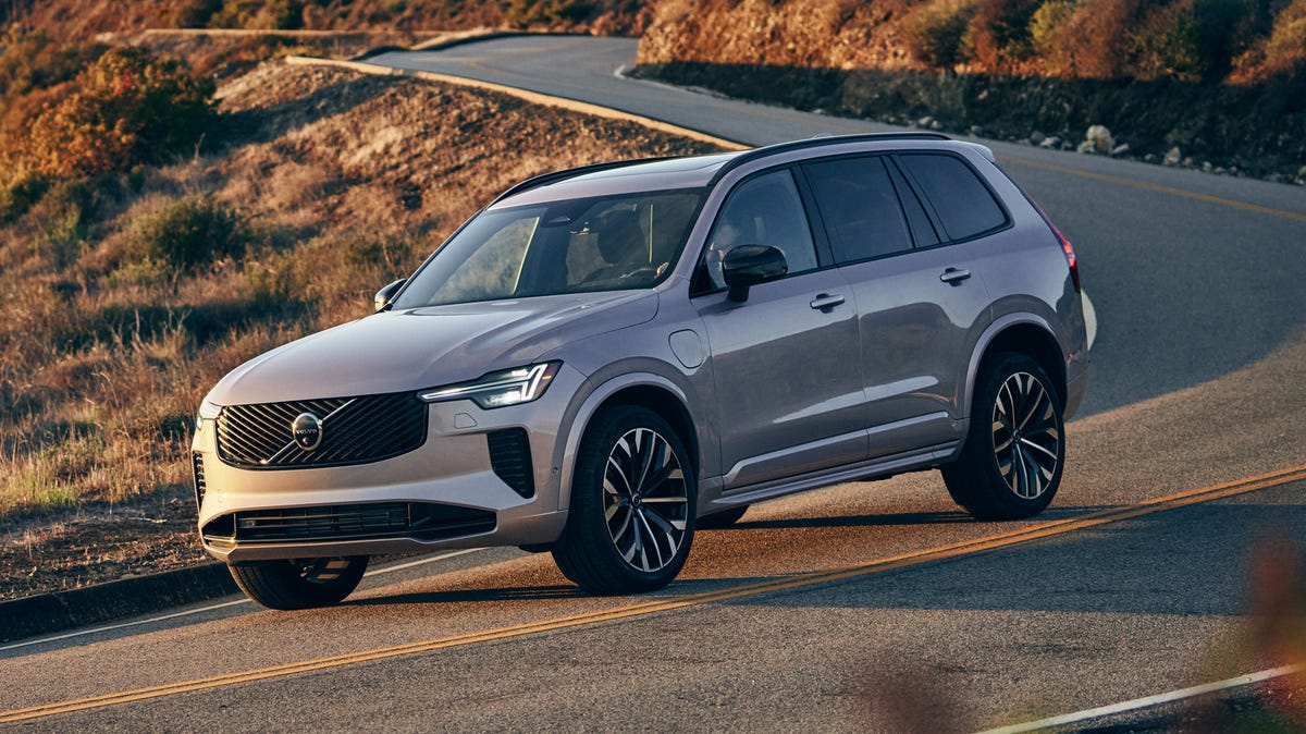 Reviews Compare the New Volvo EX30 Electric SUV With Five Industry Rivals