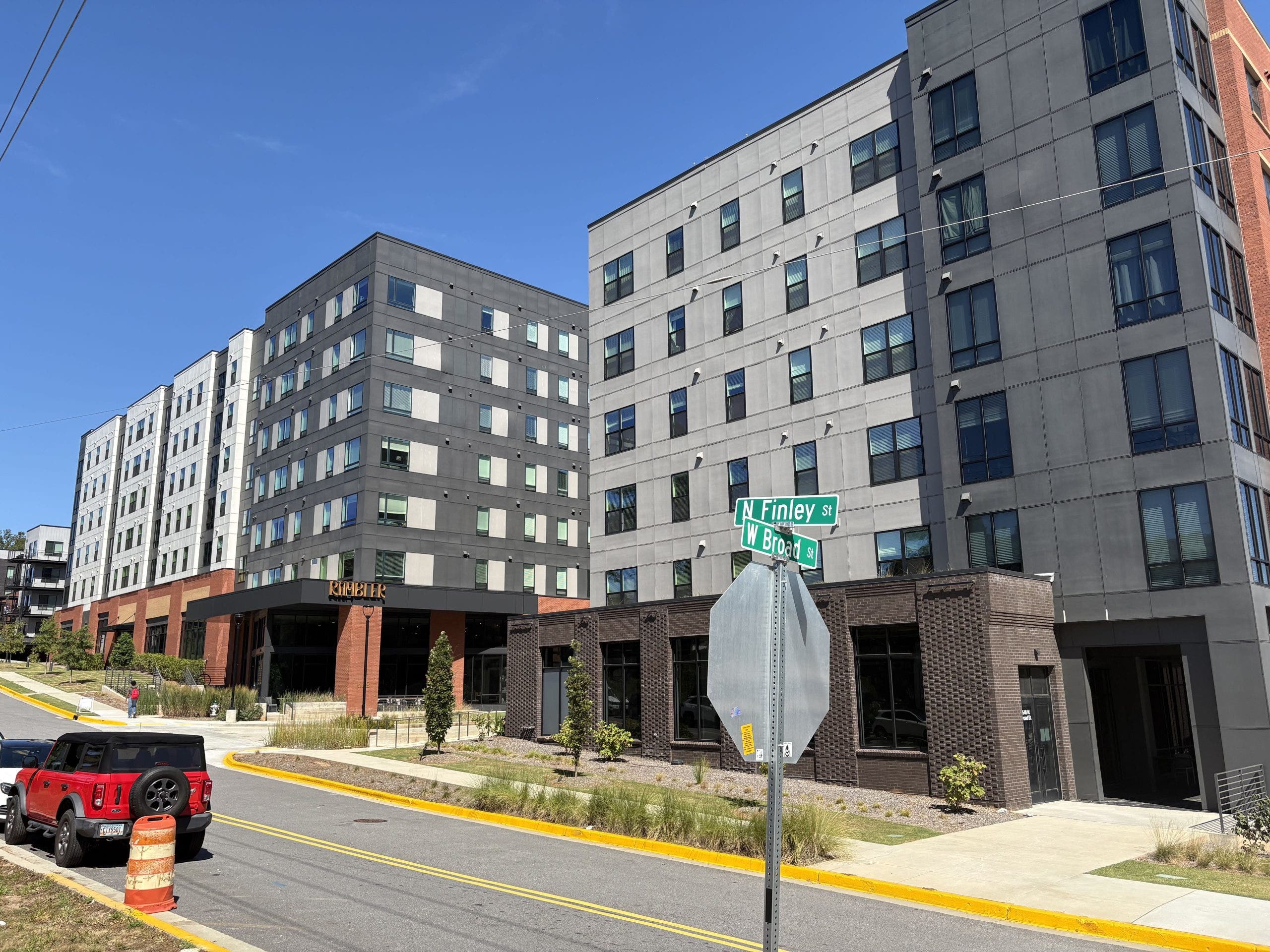University of Georgia Student Survives Eight-Story Fall From Athens Apartment Building