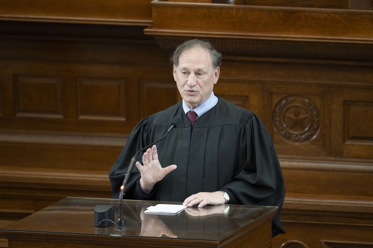 Justice Alito Faces Growing Pressure to Recuse from Major Climate Case