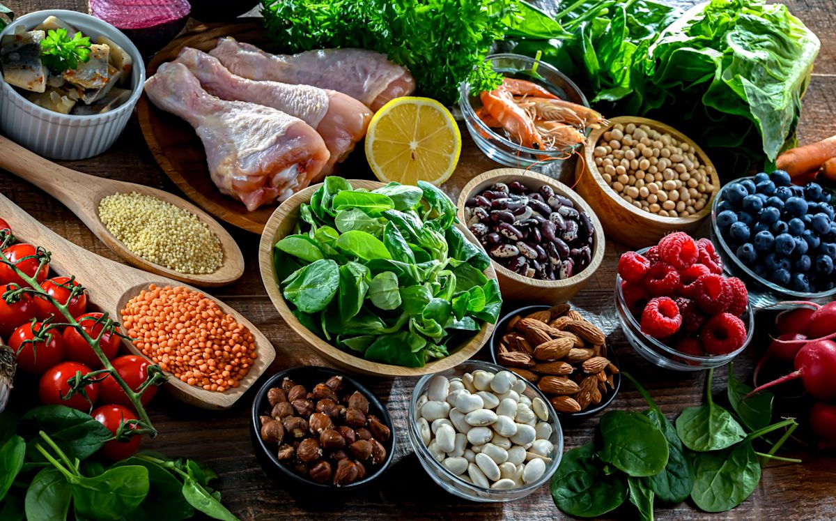New Studies Link Dietary Habits and Meal Timing to Lifespan and Brain Health