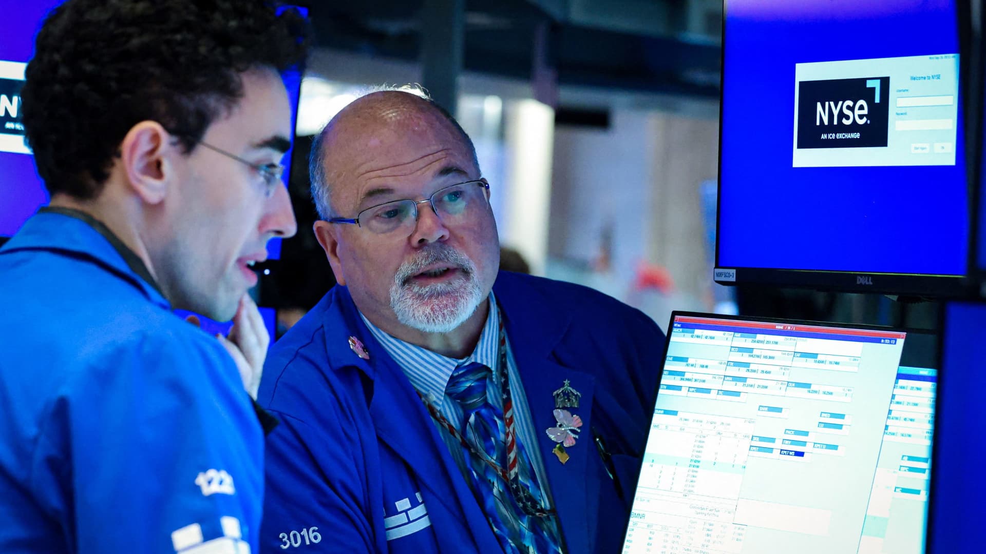 US Stocks Fall as Rising Oil Prices and Treasury Yields Fuel Inflation Concerns