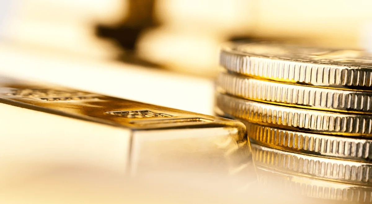 Gold Rises Above $4,200 After Weak US Jobs Data Dulls Rate Hike Hopes