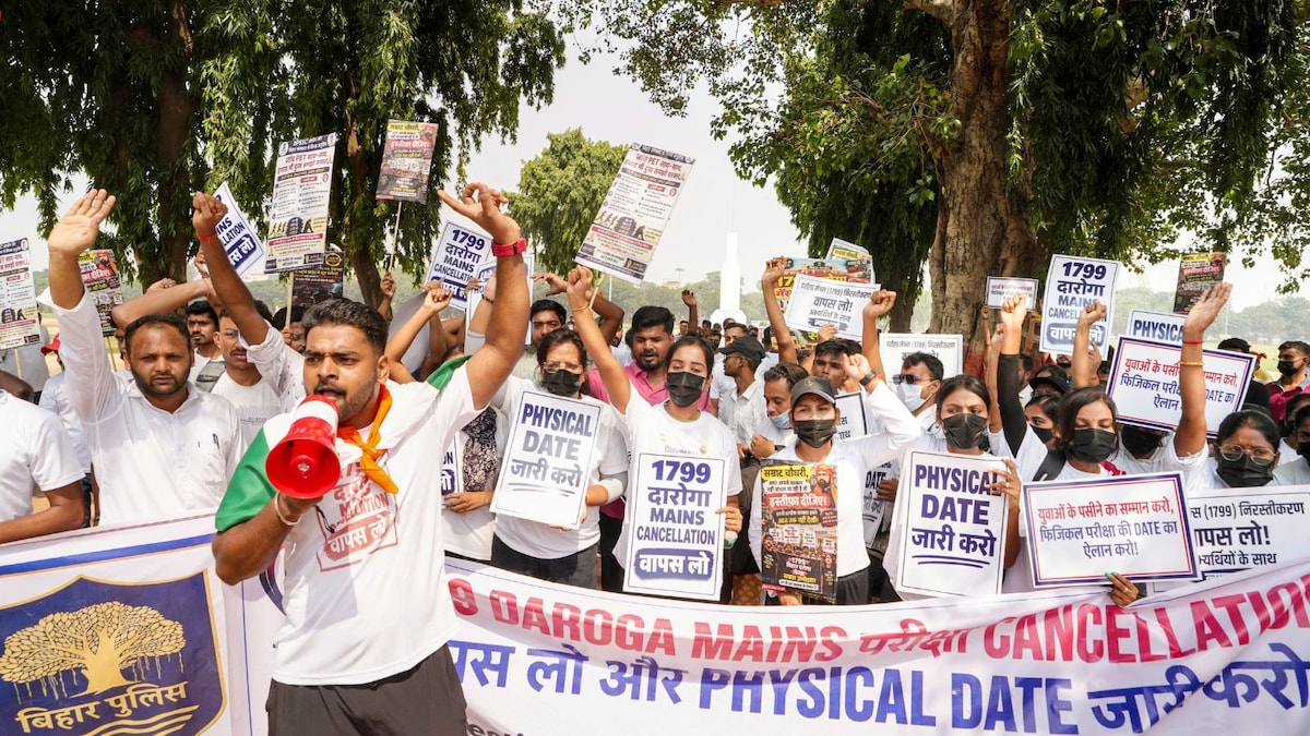 Bihar Sub-Inspector Aspirants Protest Against the Cancellation of Mains Examination