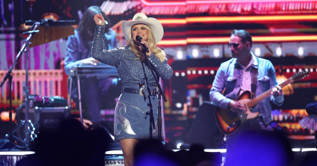 Miranda Lambert Clarifies That She Threw Moonshine At Chad Kroeger In 2010