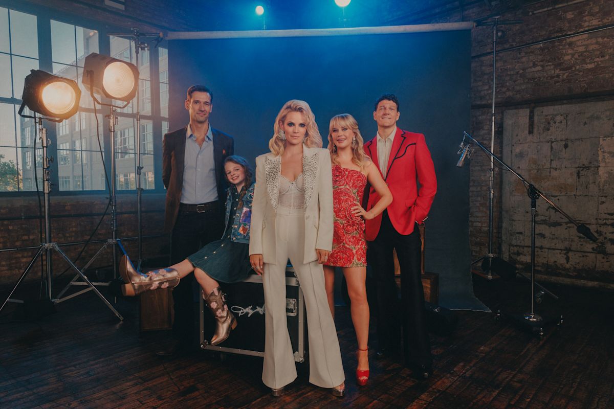 Dolly Parton Handpicks Lead Cast for Posthumous Broadway Musical Opening in New York