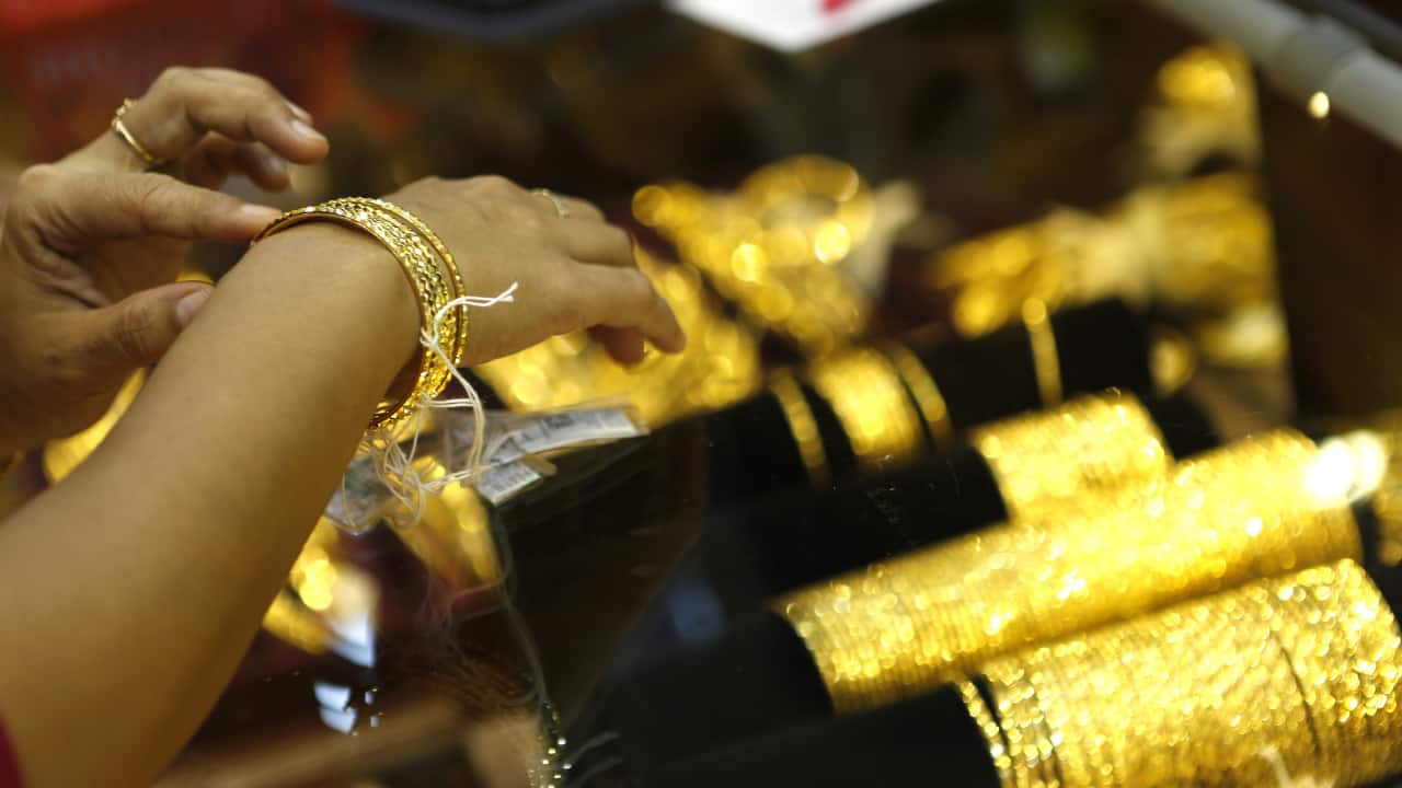 Gold Prices Diverge Globally as Soft US Inflation Alters Market Expectations