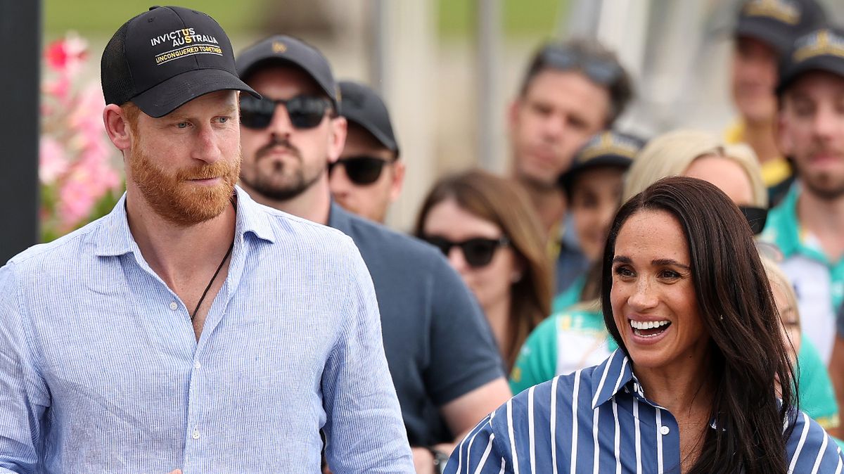 Prince Harry and Meghan enjoy a casual lunch at a Cotswolds pub during their UK visit.