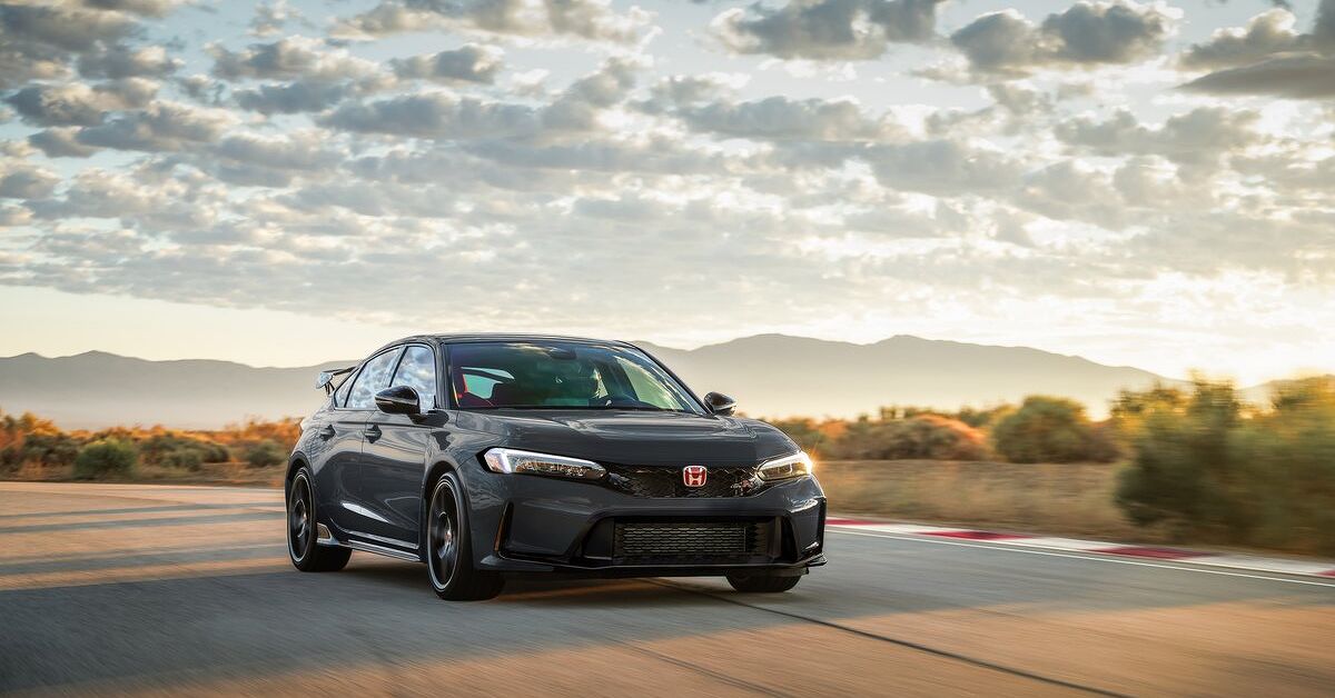 Honda Refreshes the 2027 Civic Type R With New Styling and Higher Price