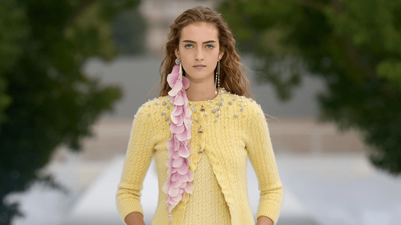 Fashion Coverage Highlights Practical Comfort, Vintage Denim, and Royal Style History