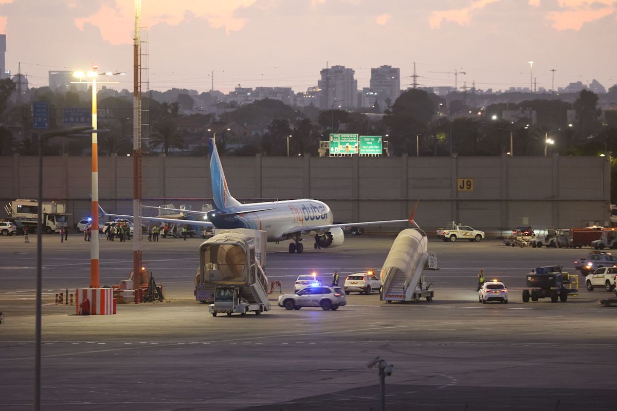 Flydubai flight diverts to Saudi Arabia following a violent cockpit altercation between pilots.