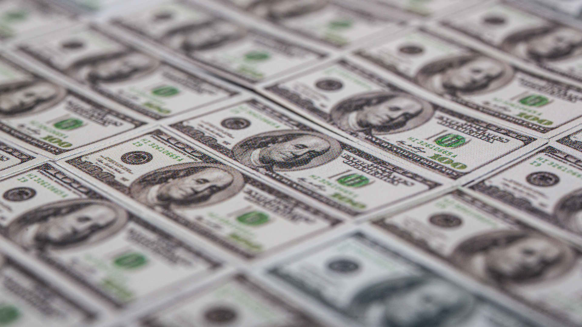 Dollar Holds Near Two-Month High as Rising Treasury Yields Support Currency