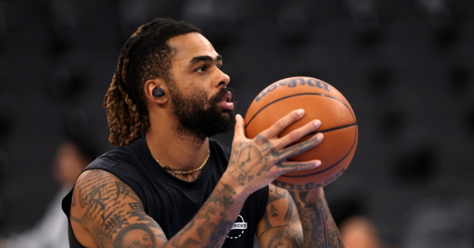 Former NBA All-Star D’Angelo Russell signs with China’s Shanghai Sharks after being waived.