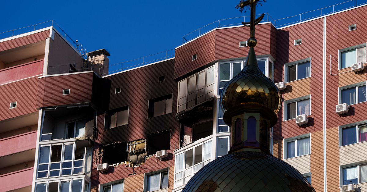 Russian Drone Strikes Shut Kyiv Bridges and Spark New International Truce Proposals