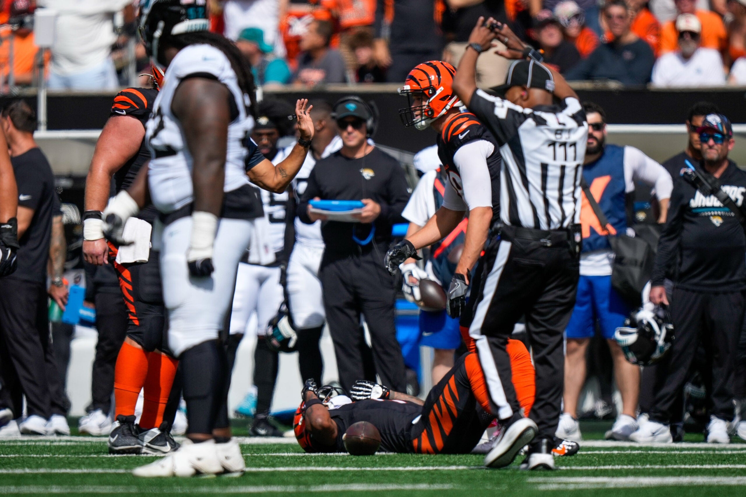 Bengals Receiver Ja’Marr Chase Questionable to Return After Injury Against Jaguars