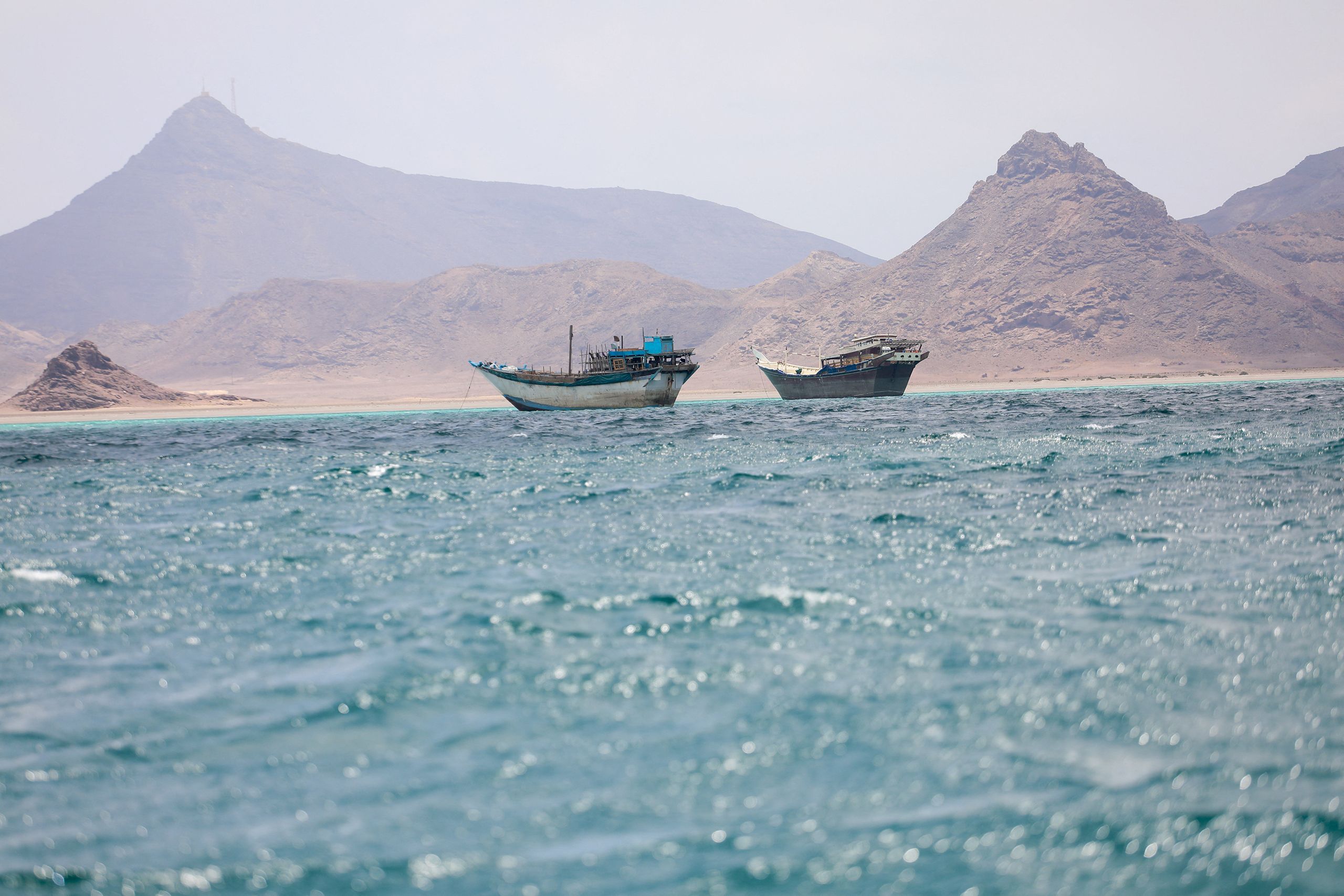 Yemeni government forces drive Houthi rebels from strategic Red Sea towns amid ongoing clashes.