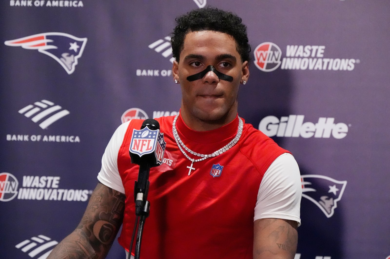 Patriots Rule Out Injured Gonzalez and Barmore for Matchup Against Bills